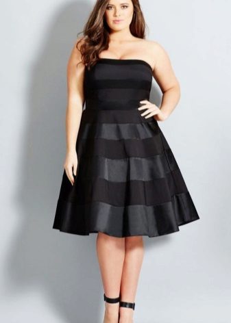 Robe noire pour la pleine
