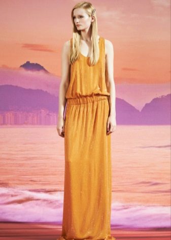 Habillez-vous pour la blonde au sol