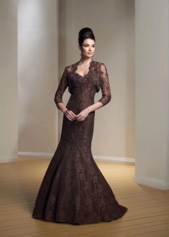 Robe marron à guipure