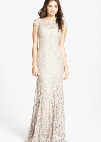 Robe longue en dentelle laiteuse