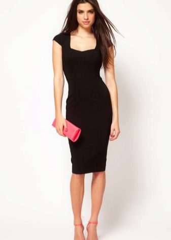 Robe de bureau noire pour soirée d'entreprise