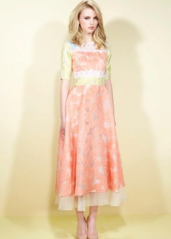 Robe de pêche avec des inserts de salade
