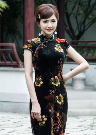 Maquillage sous la robe dans le style oriental