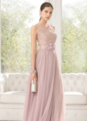 La robe est rose sale