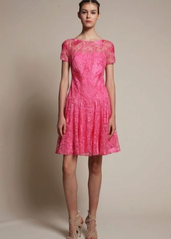 Robe en dentelle rose vif