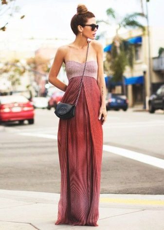 Robe en terre cuite en combinaison avec des nuances roses et lilas