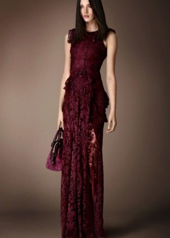 Robe en dentelle de Bourgogne au sol