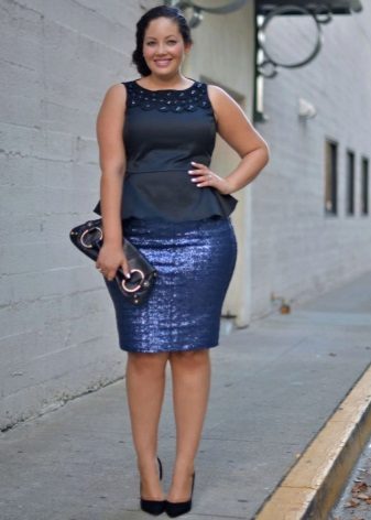 Robe de bureau de couleur bleue (haut et jupe en différents tissus)
