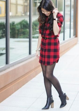 Robe chemise à carreaux rouge-noir mi-cuisse