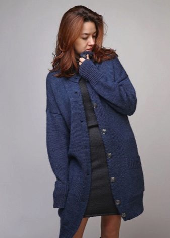 Robe droite avec cardigan