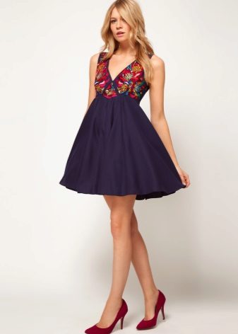 Robe trapèze brodée
