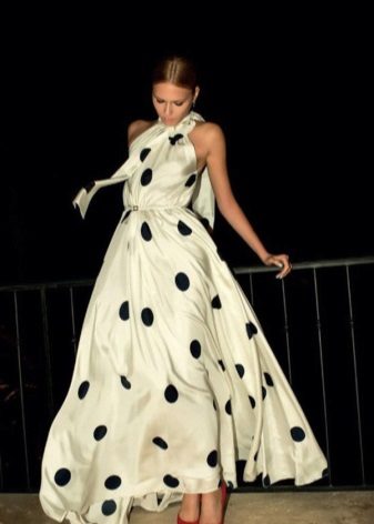 Robe longue de soirée blanche à pois noirs rares
