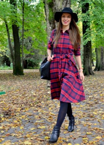 Robe en tartan rouge et bleu (tartan)