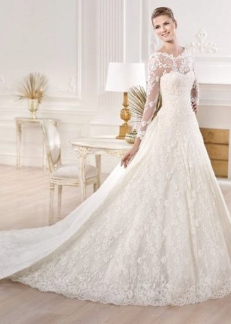 Robe de mariée en dentelle à manches longues