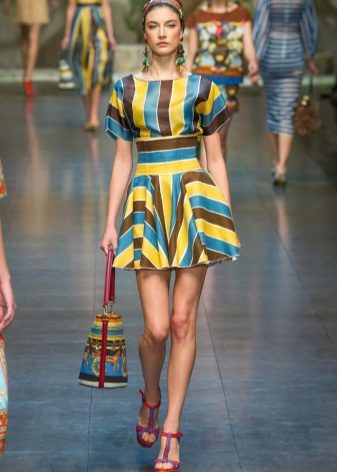 Robe courte géométrique - robe à rayures