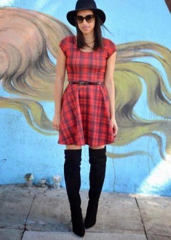 Robe à carreaux rouge tartan