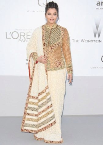  Aishwarya Paradise dans un sari 2012