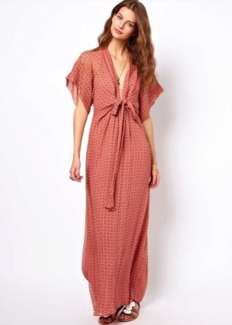 Robe courte à la maison