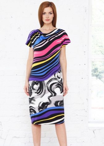 Robe mi-longue couleur maison avec imprimé abstrait