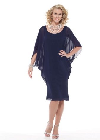 Robe bleue chauve-souris de longueur moyenne