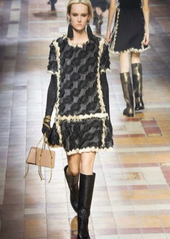 Accessoires pour une robe tunique courte