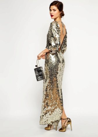 Robe brillante au sol