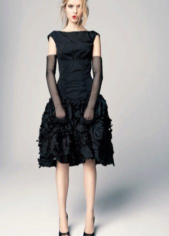 Robe de graduation avec des gants