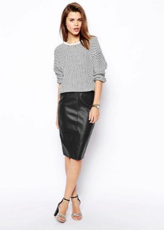 Jupe crayon en cuir noir