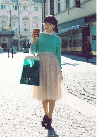 Jupe asymétrique et accessoires