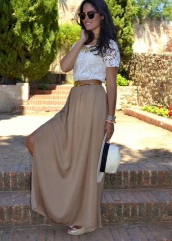 Longue demi-jupe pour fille avec colonne de silhouette mince