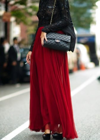 jupe longue en organza rouge riche
