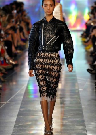 jupe crayon à lacets avec veste en cuir
