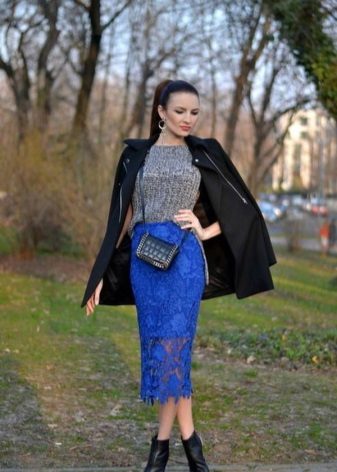 jupe crayon en dentelle bleu vif