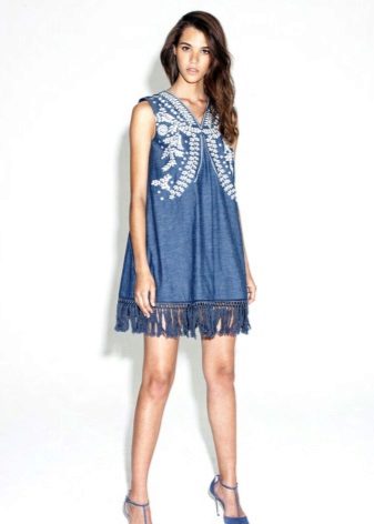 Robe à franges à l'ourlet
