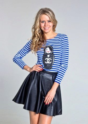 jupe courte en cuir