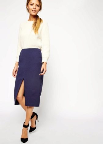Jupe fendue et pull