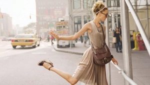 Que puis-je porter avec une robe beige?