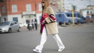 Pantalon avec baskets et baskets