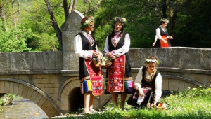 Costume national bulgare