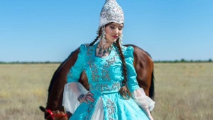 Costume national kazakh