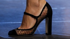 Sapatos com malha