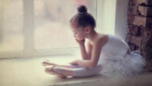 Maillot de bain enfant pour danser avec une jupe