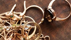 Comment nettoyer l'or à la maison?