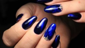Manucure noire et bleue: caractéristiques de conception et idées élégantes
