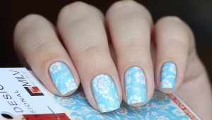 Idées à la mode combinant des couleurs bleues et blanches en manucure