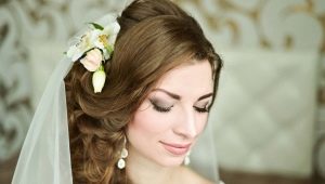 Coiffure de mariage sur le côté