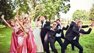 Danse des amis au mariage - un cadeau original aux nouveaux mariés