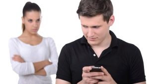 Devrais-je provoquer de la jalousie chez une fille et quelle est la meilleure façon de le faire?