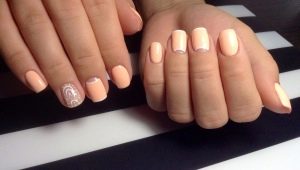 Variantes de la manucure de la lune pour les ongles courts