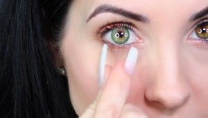 Comment enlever les lentilles avec des ongles longs?